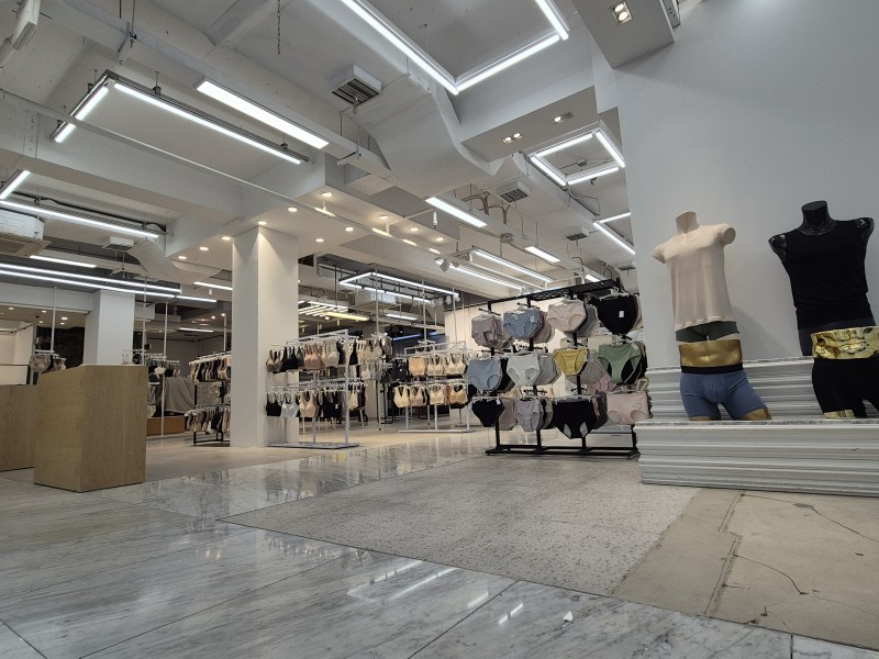 west five Showroom 002