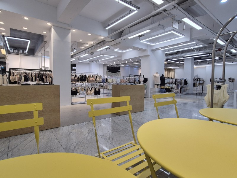 west five Showroom 003